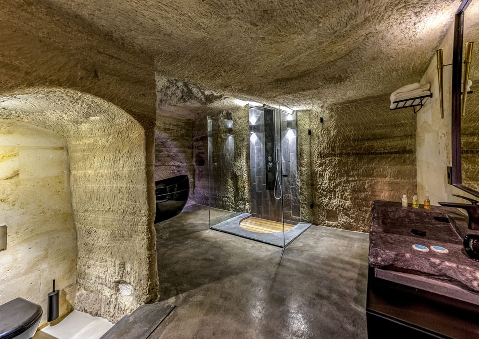 Stone Suite with Cave Bath | Bathroom | Shower, free toiletries, hair dryer, bathrobes