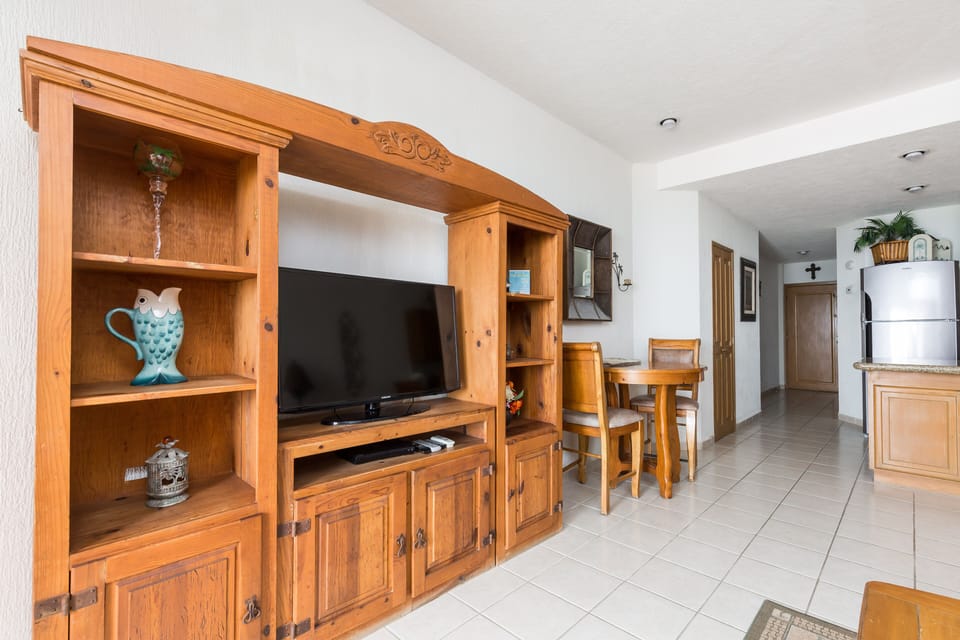 Entertainment center
