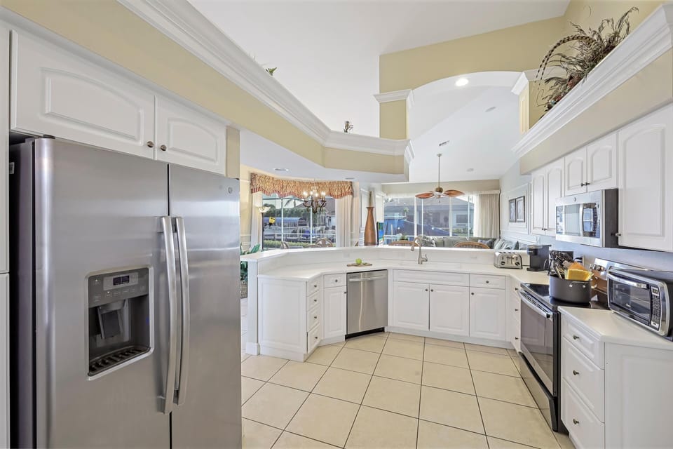 House, Multiple Beds (Large waterfront home with all-day su) | Interior