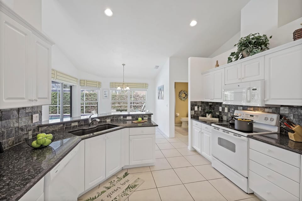 House, Multiple Beds (Inviting, quiet home in with pool and) | Private kitchen | Oven, toaster