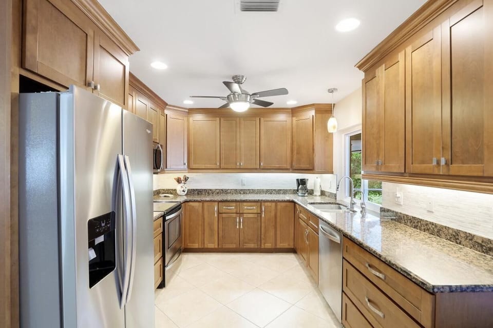 House, Multiple Beds (Centrally located pet-friendly home w) | Private kitchen | Oven, toaster