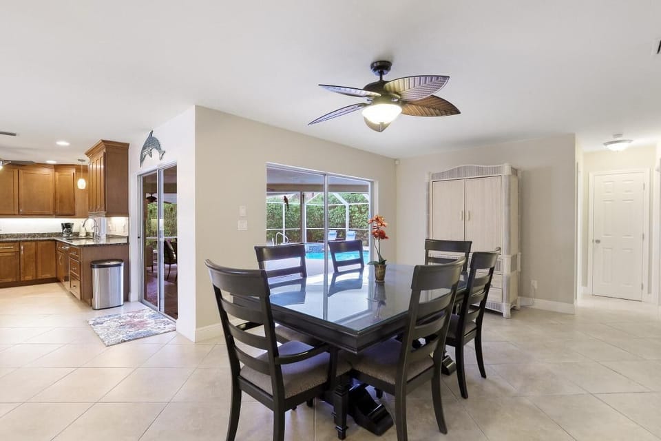 House, Multiple Beds (Centrally located pet-friendly home w) | Dining