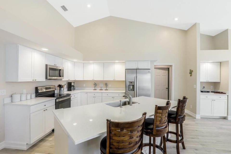 House, Multiple Beds (Waterfront home with spectacular view) | Private kitchen | Fridge, microwave, oven, stovetop