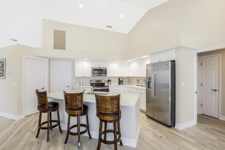 House, Multiple Beds (Waterfront home with spectacular view) | Private kitchen | Fridge, microwave, oven, stovetop