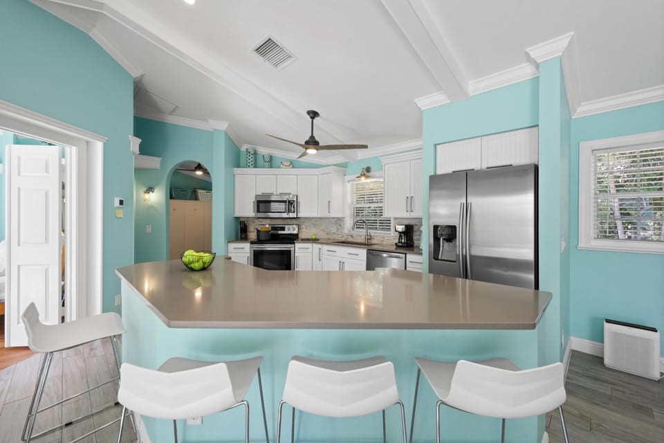 House, Multiple Beds (Private home and guesthouse with cour) | Private kitchen | Fridge, microwave, oven, stovetop
