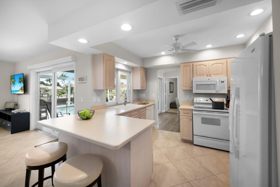 House, Multiple Beds (Idyllic waterfront home with pool and) | Private kitchen | Fridge, microwave, oven, stovetop