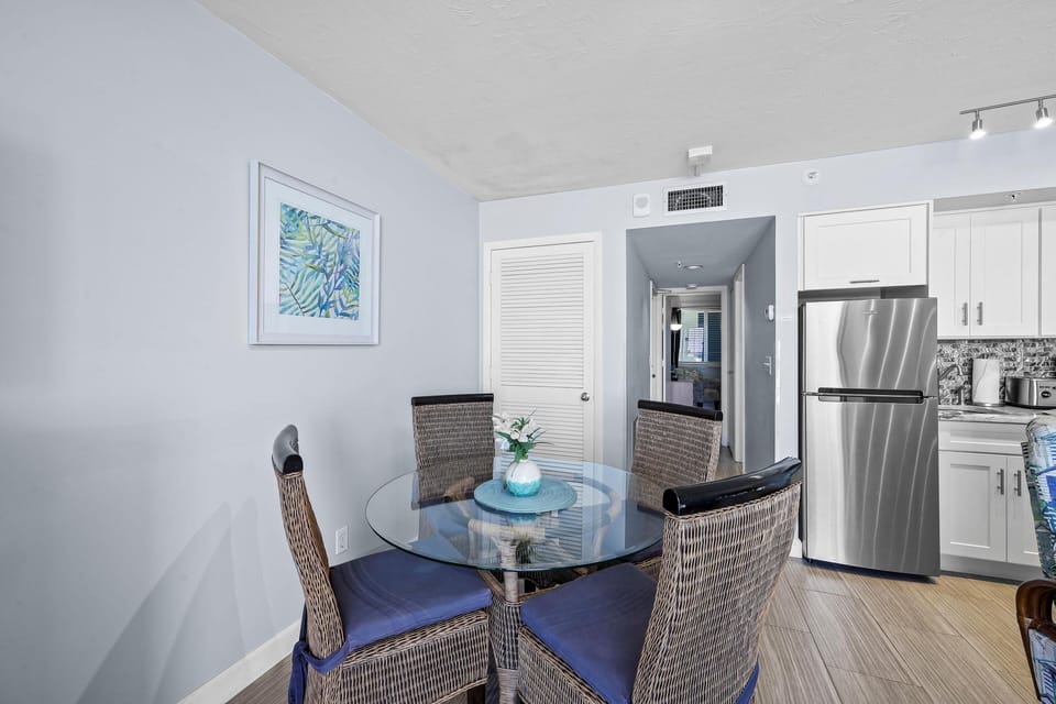 Condo, 1 King Bed with Sofa bed (Unmatched beachfront condo with roomy) | Dining
