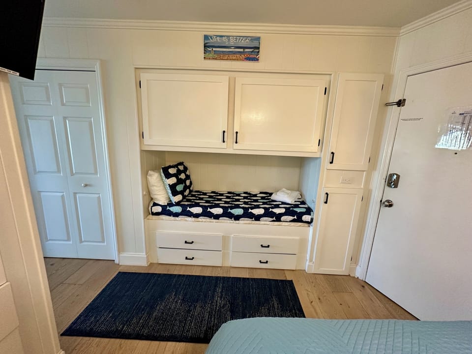 Bedroom - Bunk for smaller child