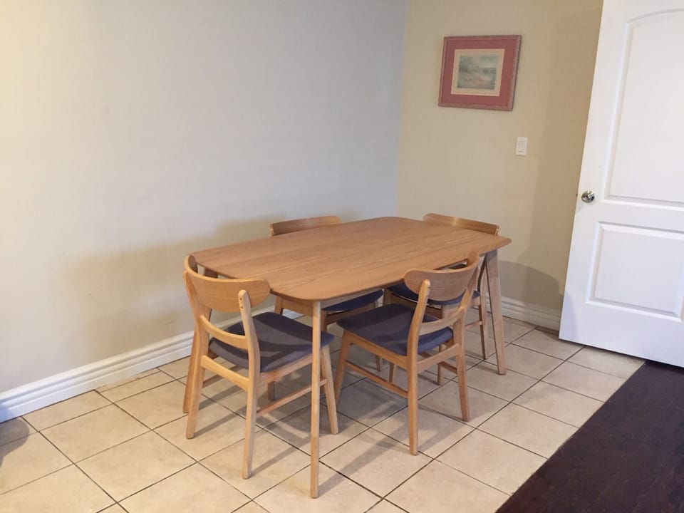 BONUS ROOM: Dining area to enjoy meals with family and or friends