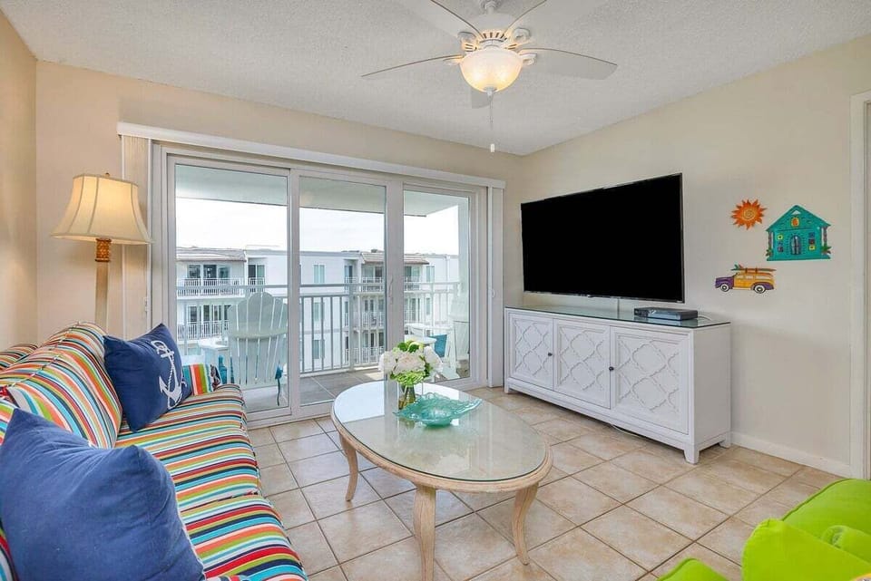 Beach Club 424 - Living Space with Balcony Access