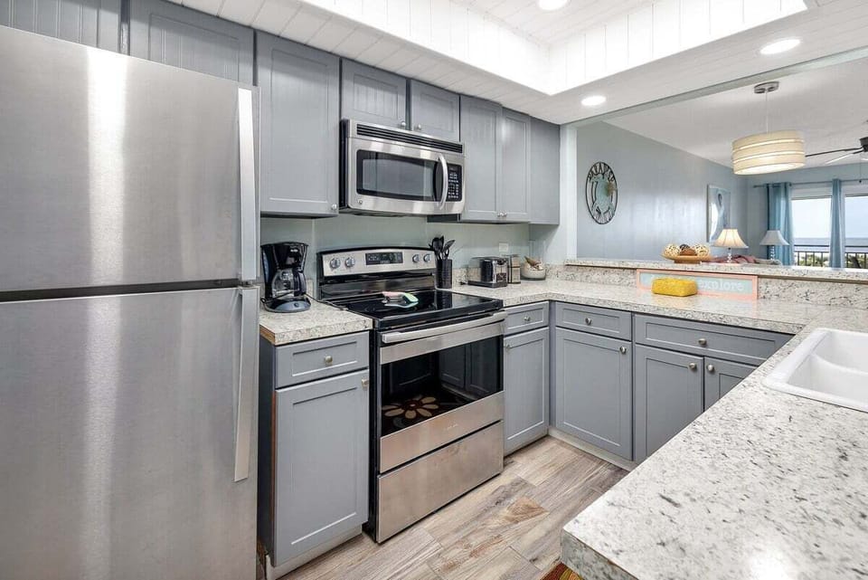 Beach Club 420 - Open Concept Kitchen