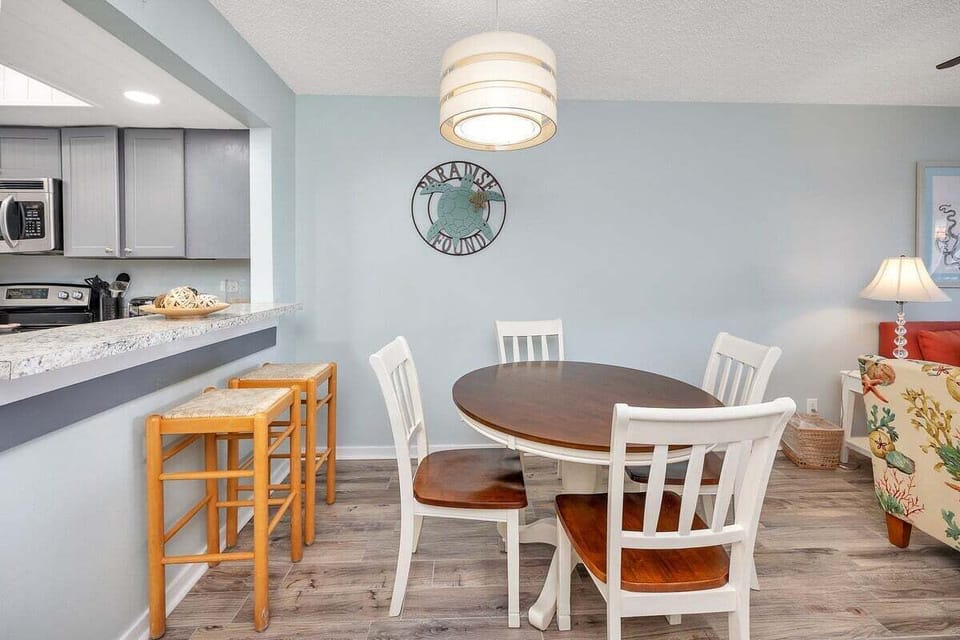 Beach Club 420 - Dining Space