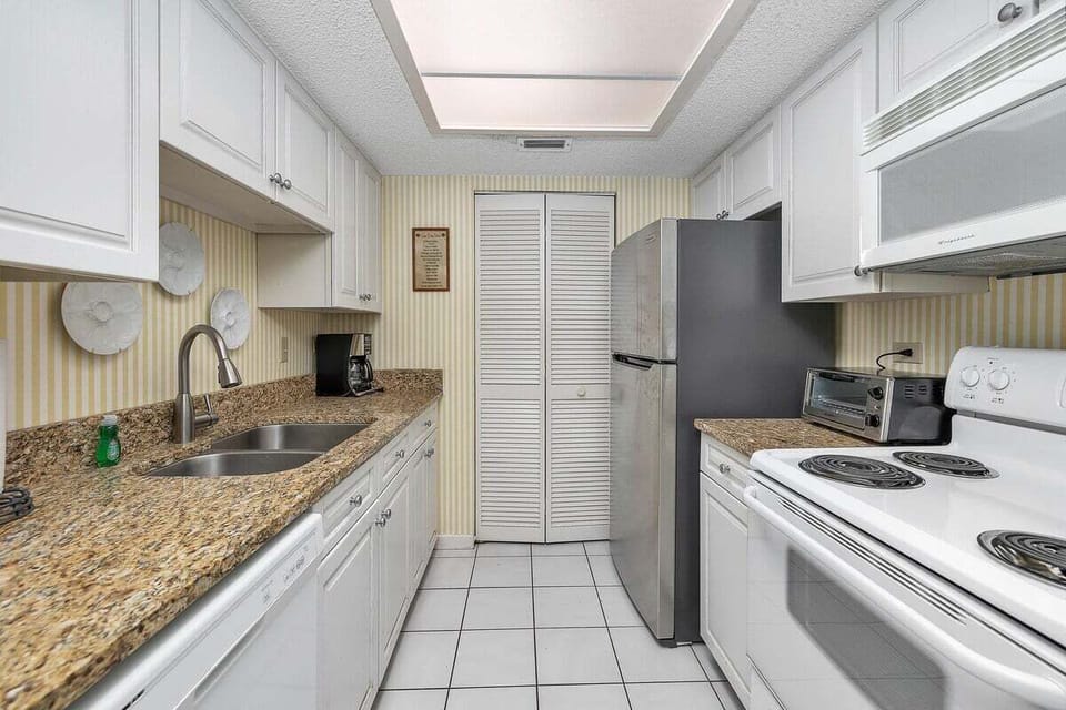 Beach Club 308 - Kitchen