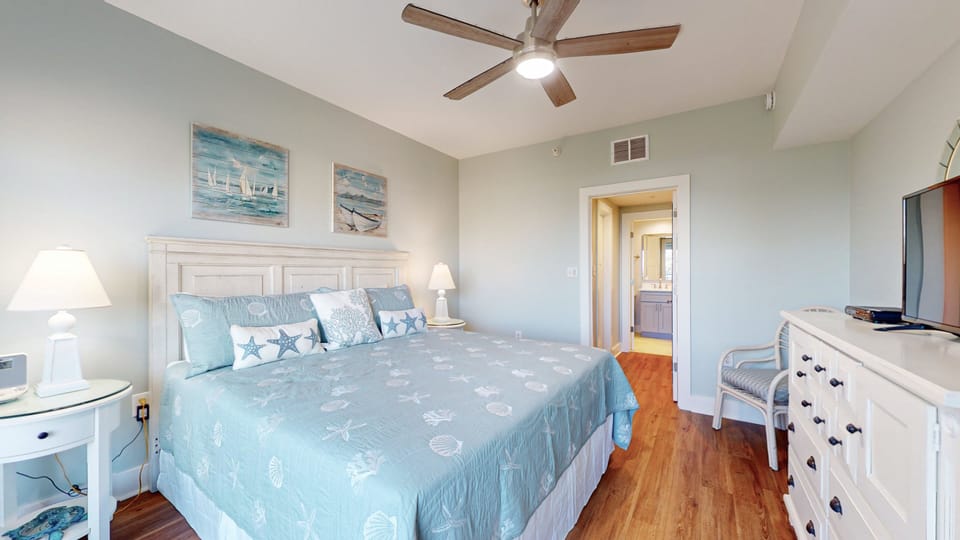 Guest Bedroom with King Size Bed