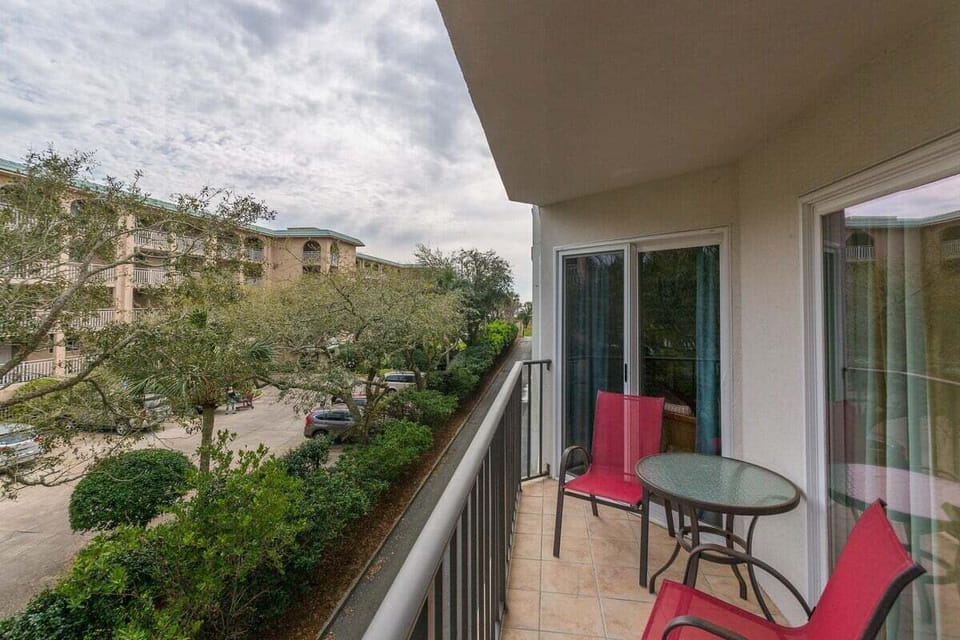 Beach Club 202 - Private Balcony