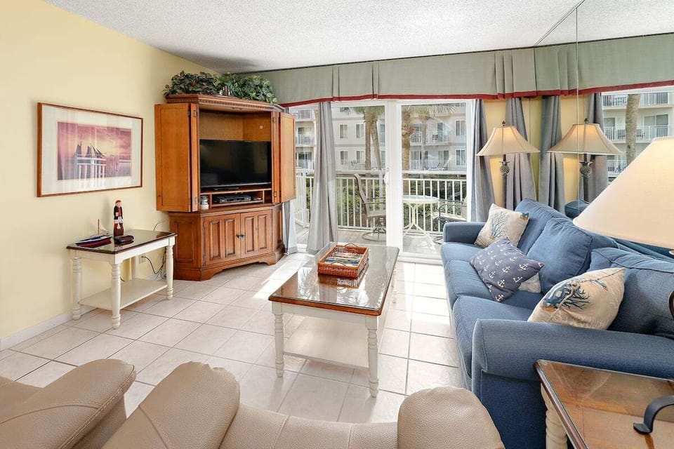 Beach Club 117 - Living Space with Private Balcony Access