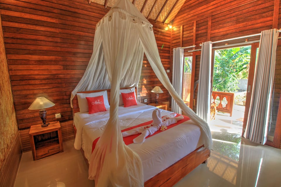Pillowtop beds, desk, laptop workspace, free WiFi