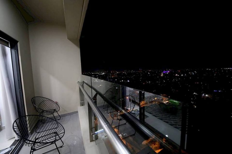 BALCONY AT FLOOR 23