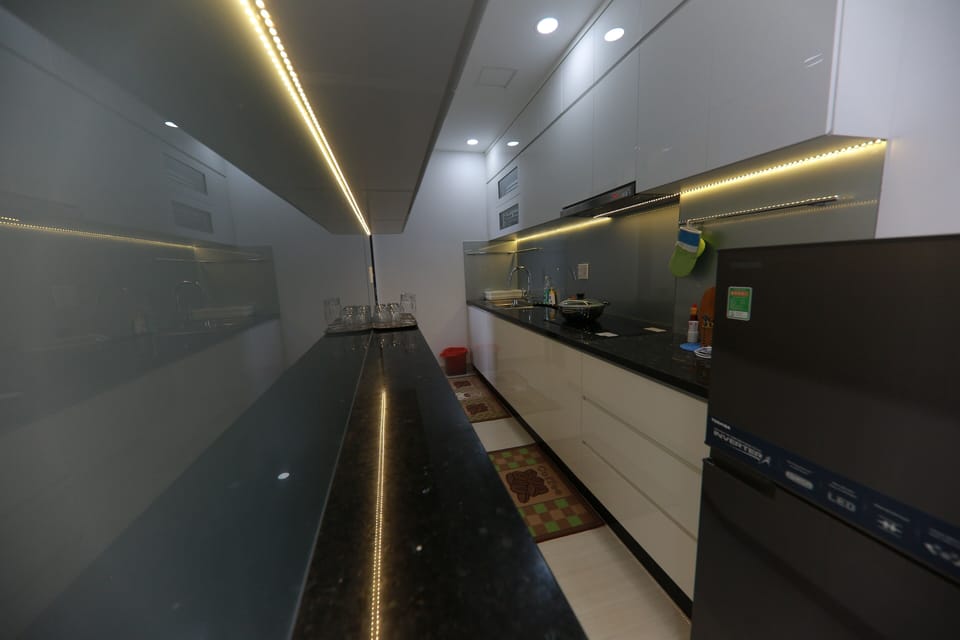 KITCHEN WITH EQUIPMENTS 