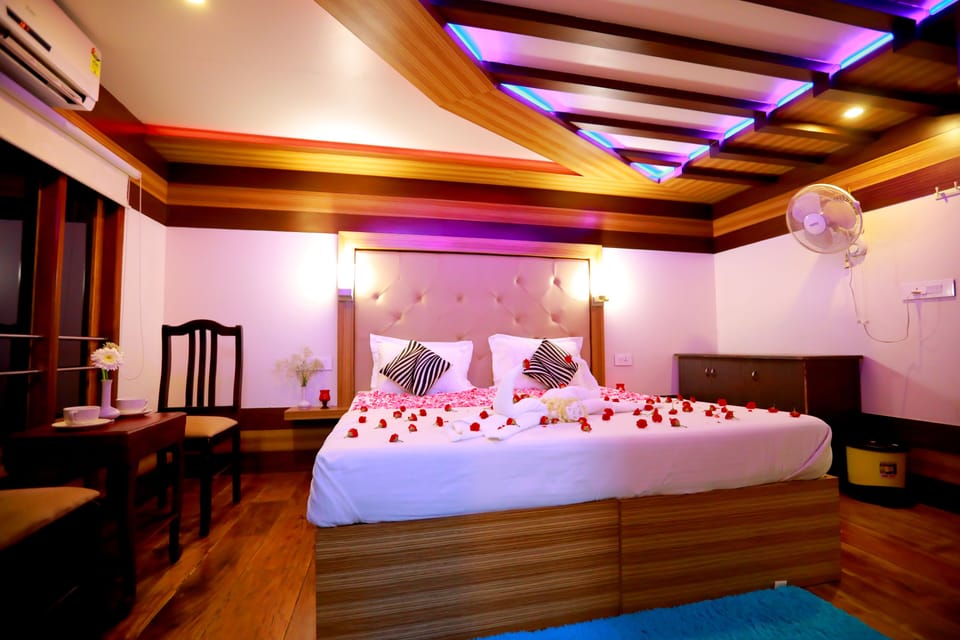 HoneyMoon Suite  | 1 bedroom, bed sheets