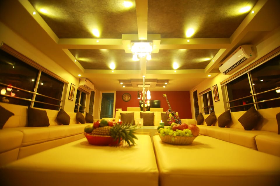 Kerala Luxury House Boat Docked boat in Alappuzha