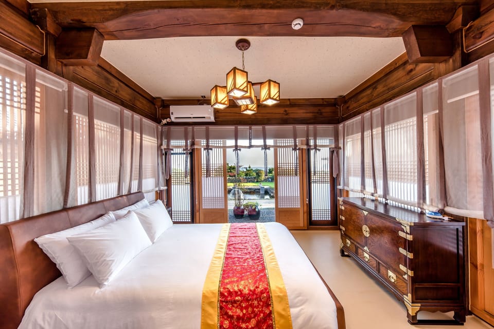 Wol Hwa C (Hanok Building 1F) | Free WiFi, bed sheets