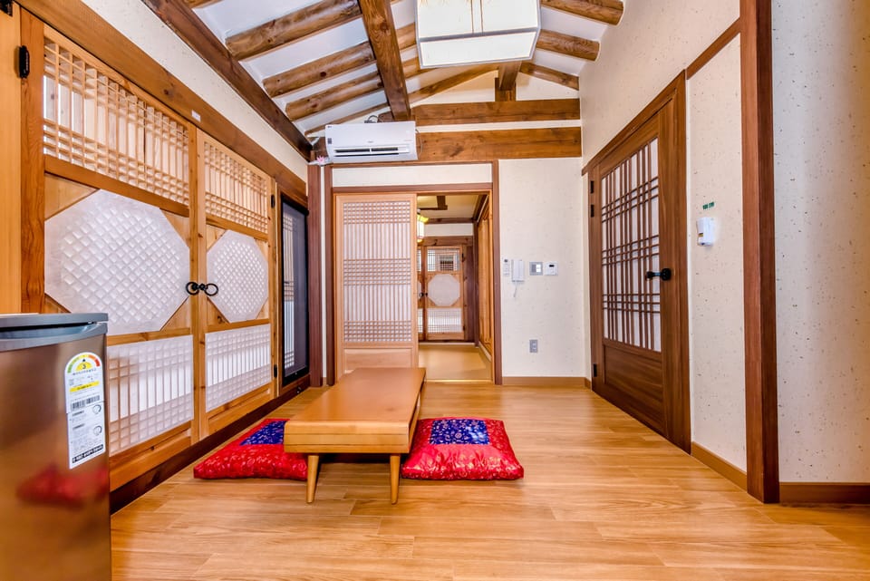Minsok Choga C (Garden View, Private Annex Building) | Free WiFi, bed sheets