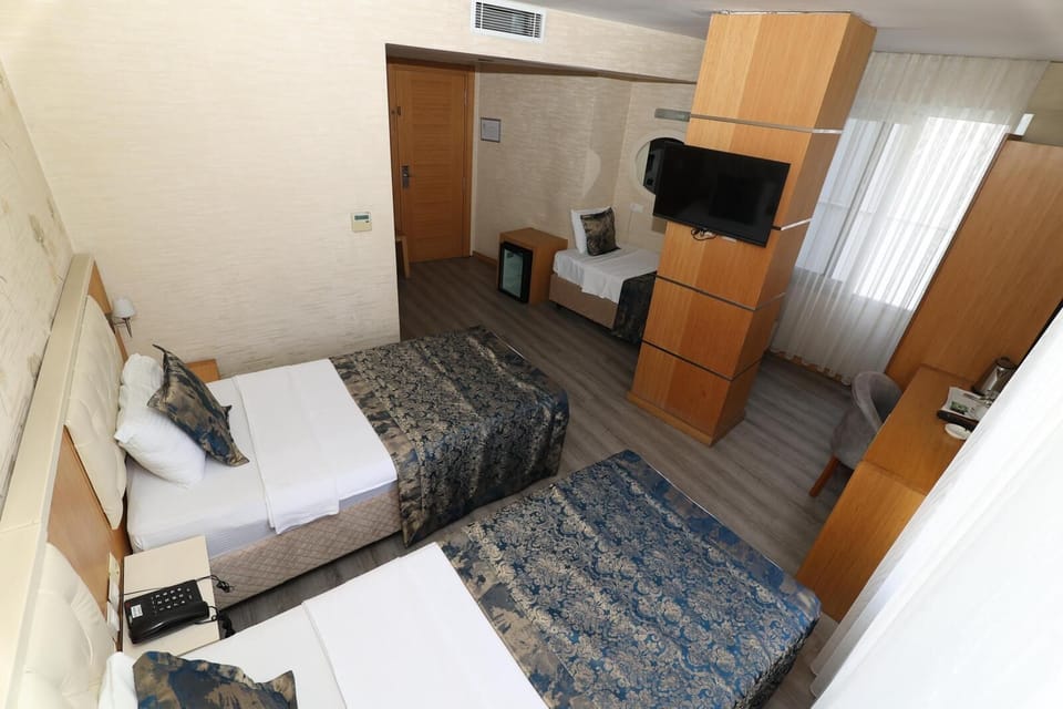 Standard Triple Room | 1 bedroom, minibar, in-room safe, desk