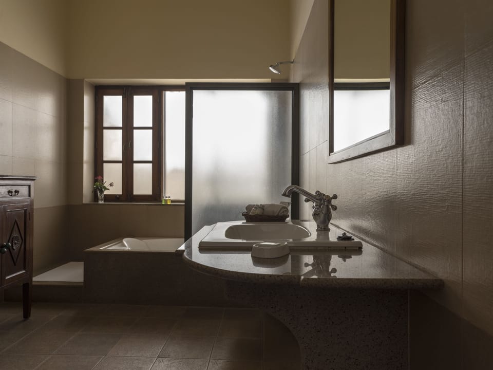 Standard Double or Twin Room | Bathroom | Deep soaking tub, rainfall showerhead, free toiletries, hair dryer