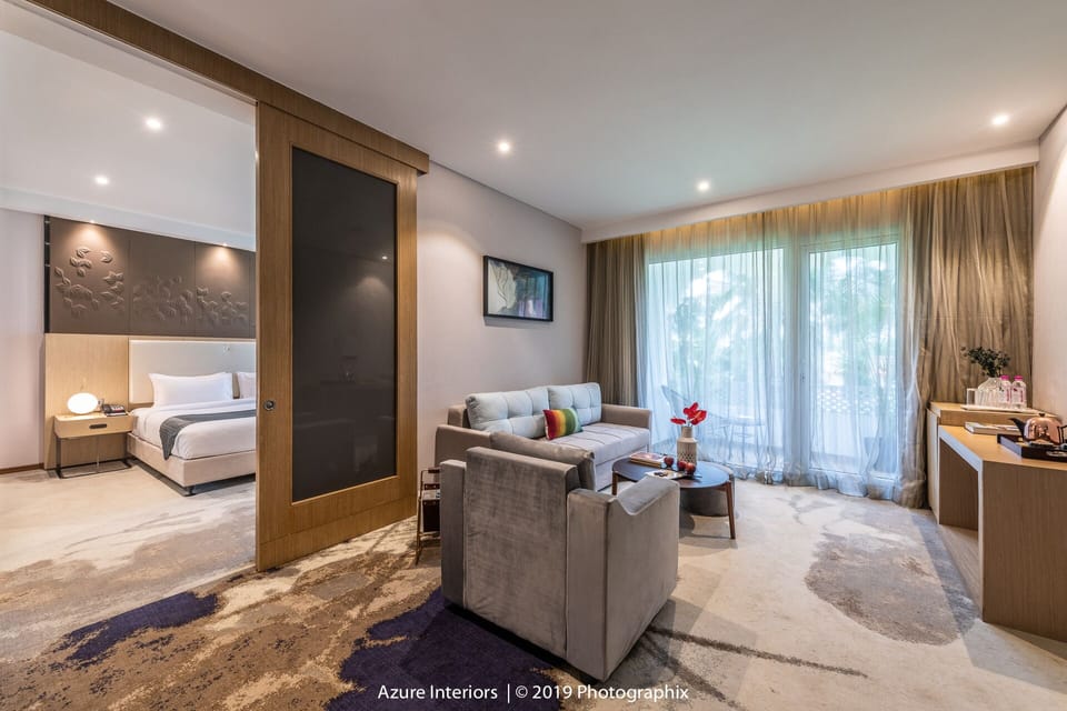 Suite | In-room safe, desk, iron/ironing board (on request), WiFi (free)