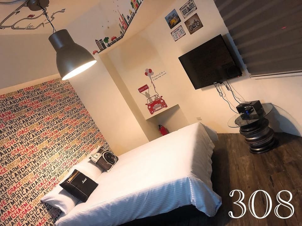 Comfort Double Room, 1 Double Bed | Individually decorated, individually furnished, desk, blackout drapes