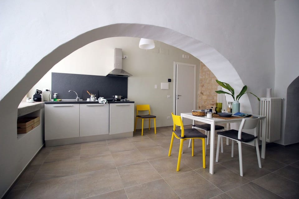 Deluxe Room (Due Mari) | Private kitchen | Full-size fridge, stovetop, espresso maker, coffee/tea maker