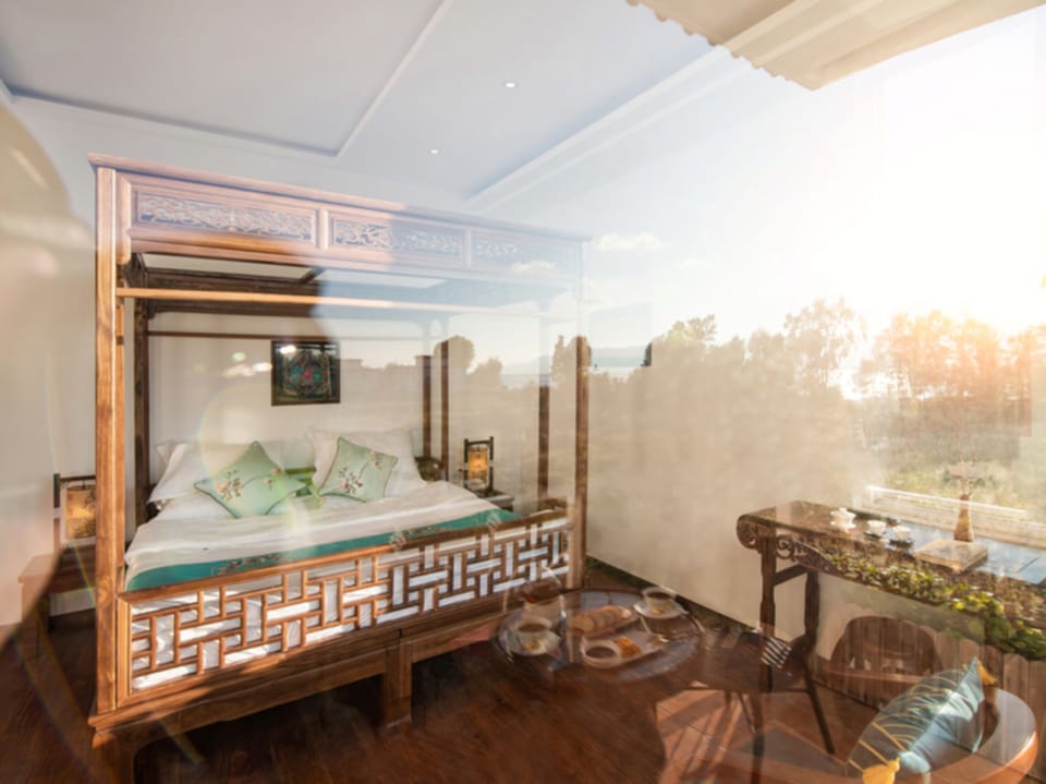 Family Room, 1 Queen Bed with Sofa bed, Non Smoking, Lake View | Premium bedding, desk, laptop workspace, blackout drapes