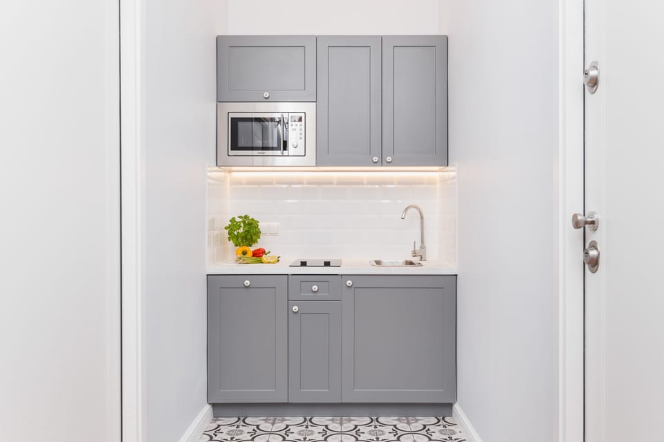Fridge, coffee/tea maker, electric kettle