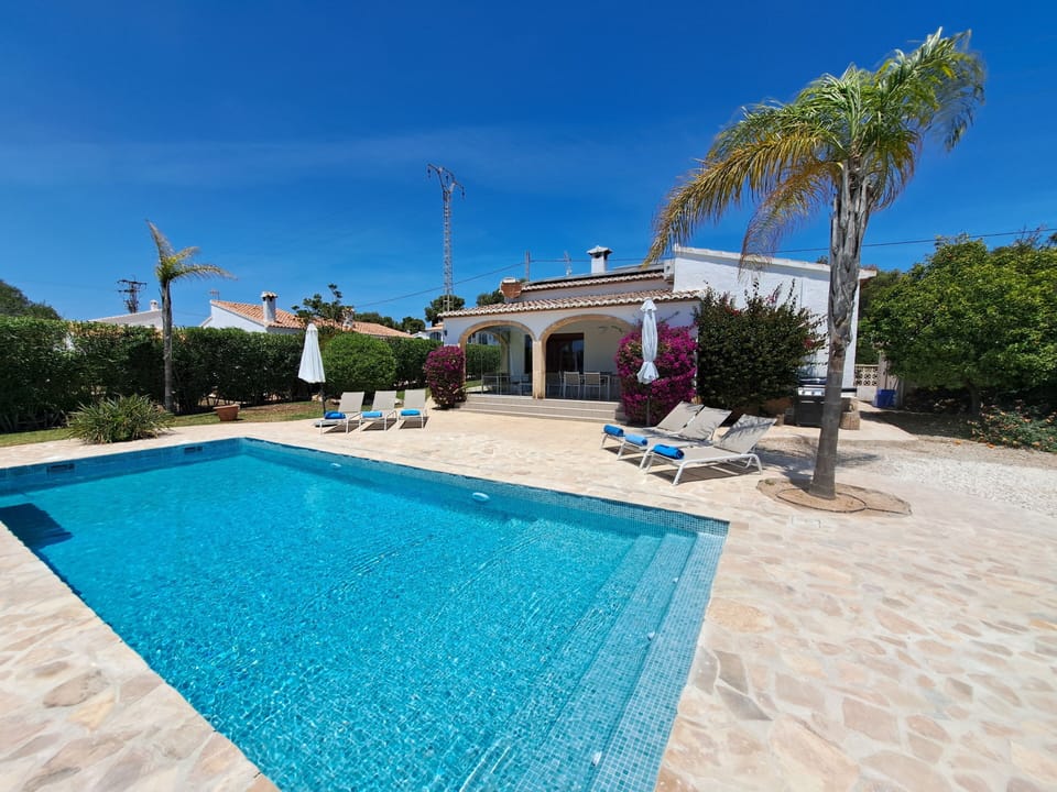 pool 9x4 m