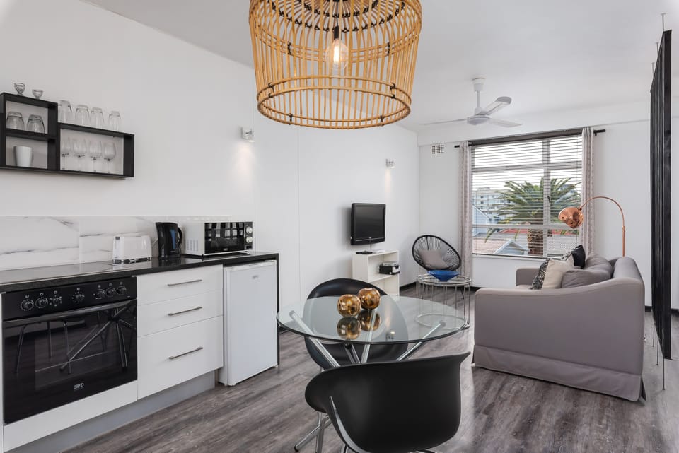 Comfort Apartment, 1 Queen Bed | Living area | Flat-screen TV