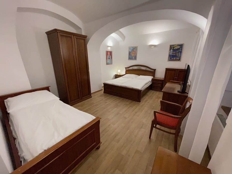 Soundproofing, free WiFi, bed sheets