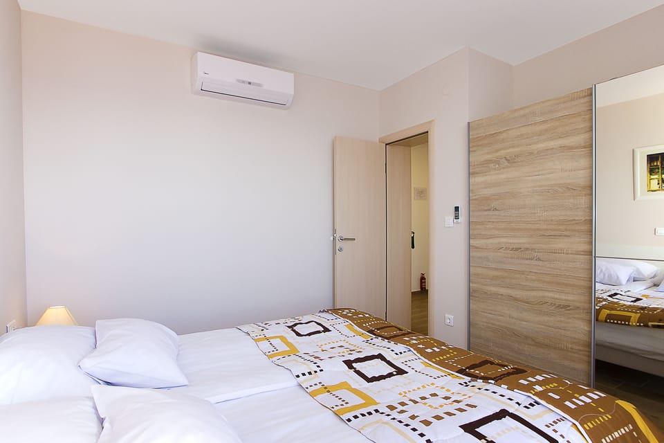 Comfort Apartment, Multiple Beds | Soundproofing, iron/ironing board, free WiFi, bed sheets