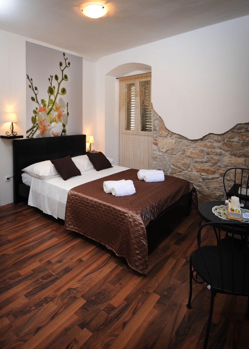 Standard Room | Minibar, in-room safe, desk, soundproofing
