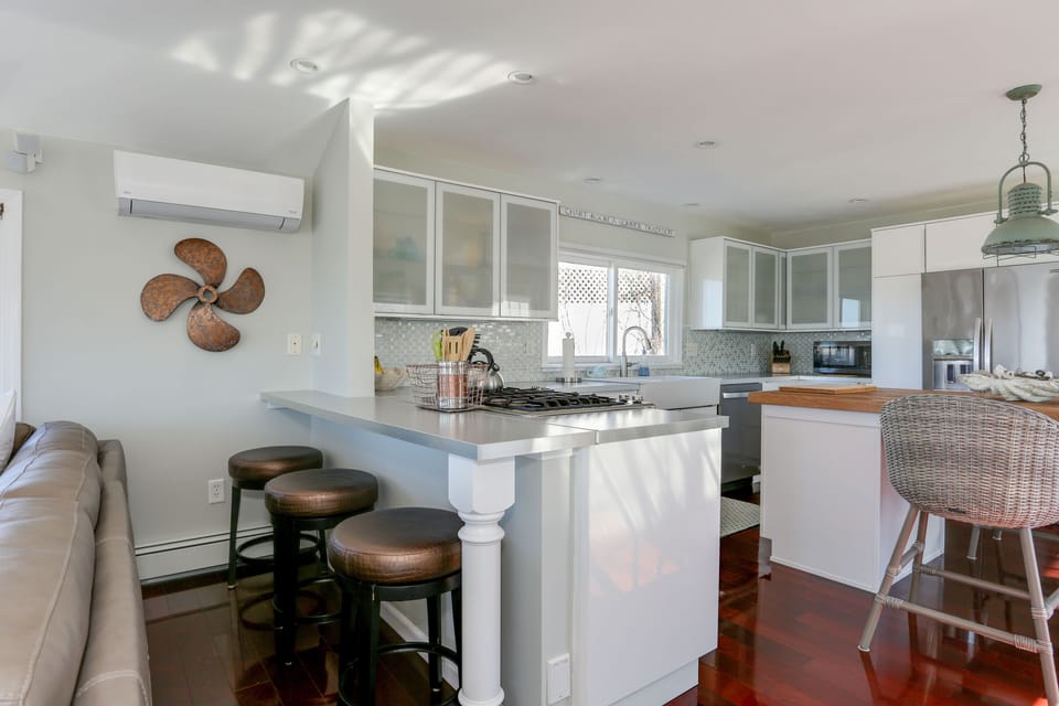 Extra stools and counter seating