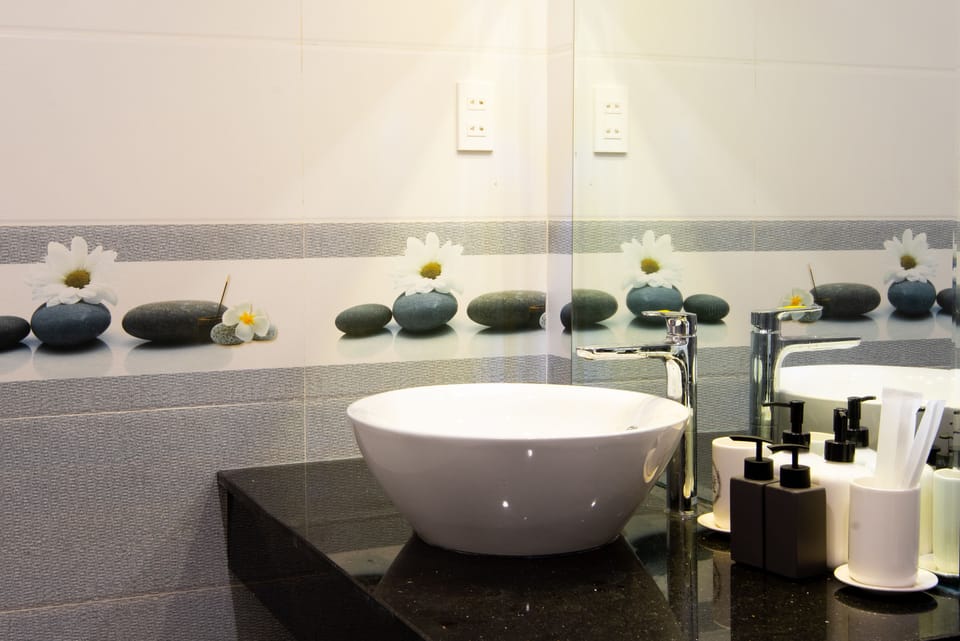 Superior Room | Bathroom | Shower, free toiletries, hair dryer, bathrobes