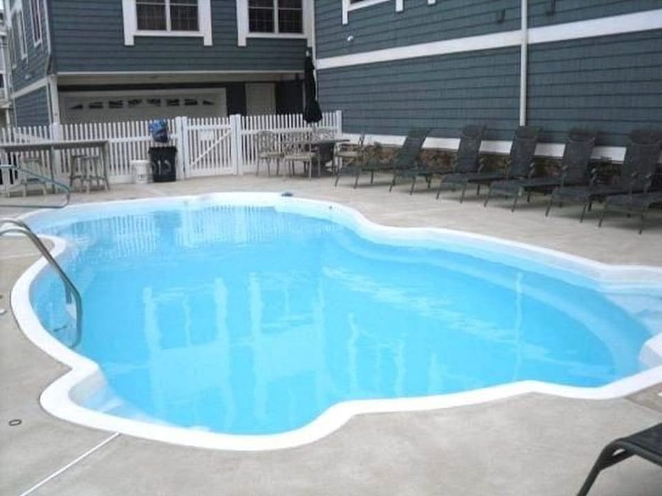 Heated Pool!!!