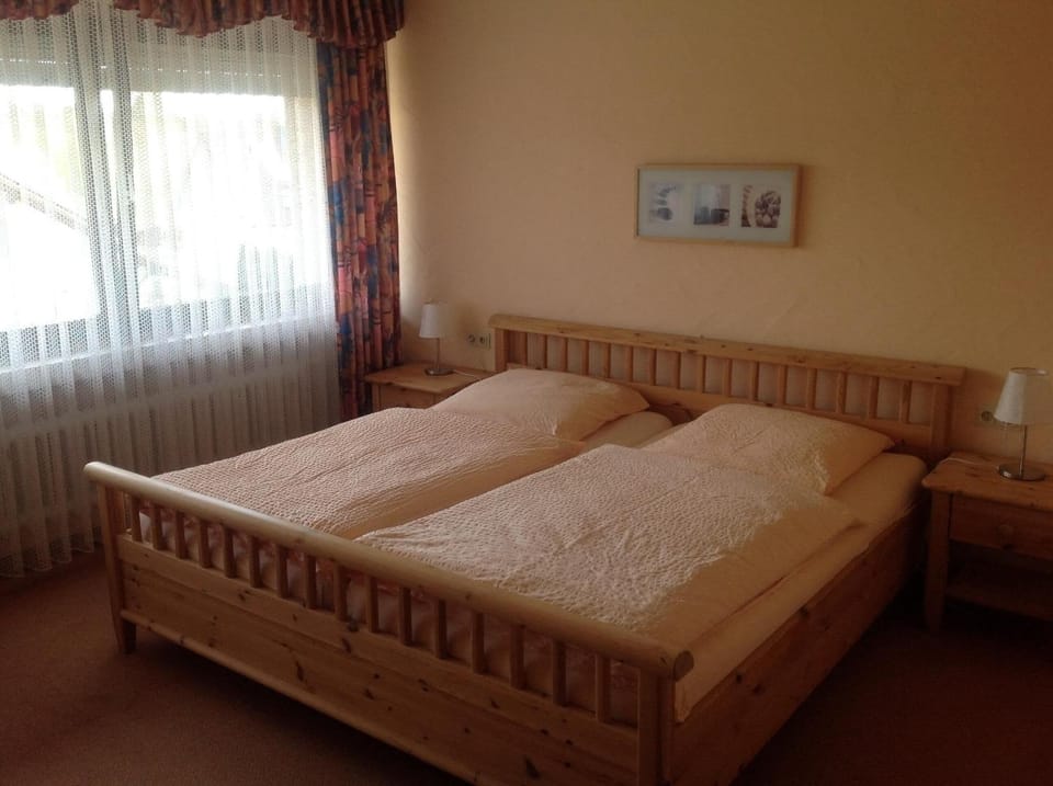 Free cribs/infant beds, free WiFi, bed sheets