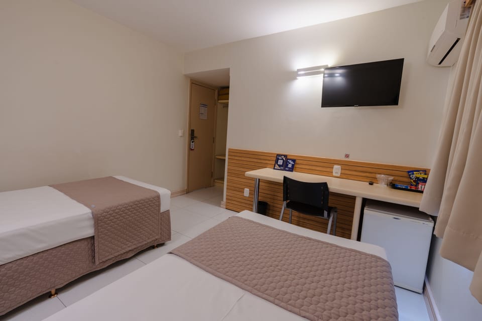 Deluxe Twin Room, 2 Twin Beds | Minibar, desk, free WiFi, bed sheets