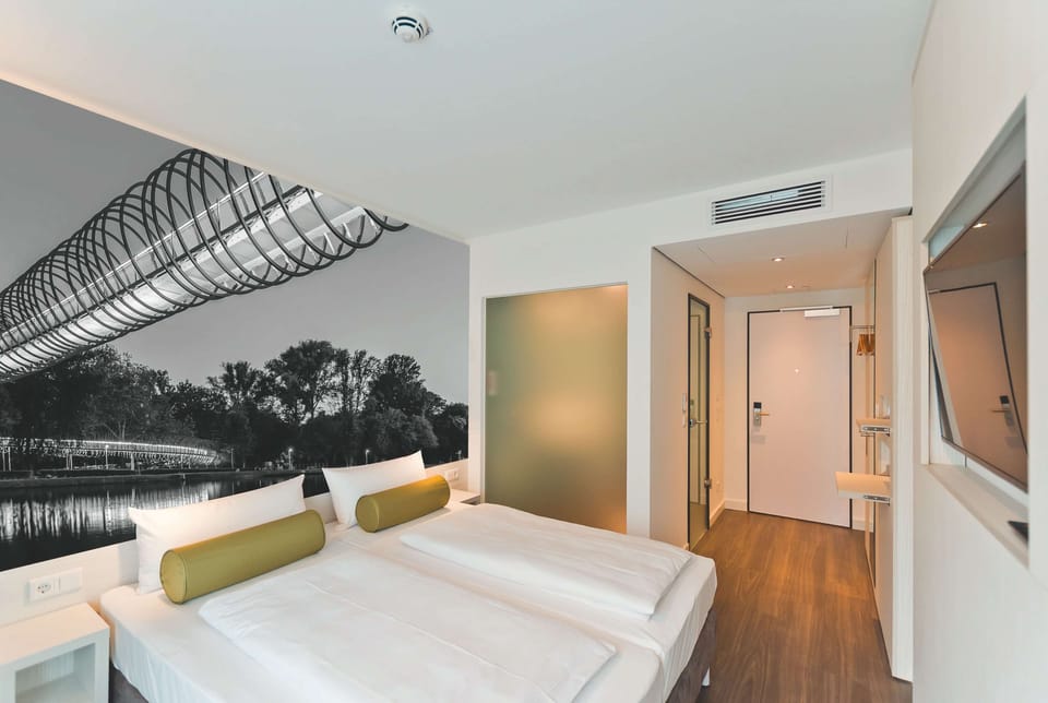 Hypo-allergenic bedding, in-room safe, desk, laptop workspace