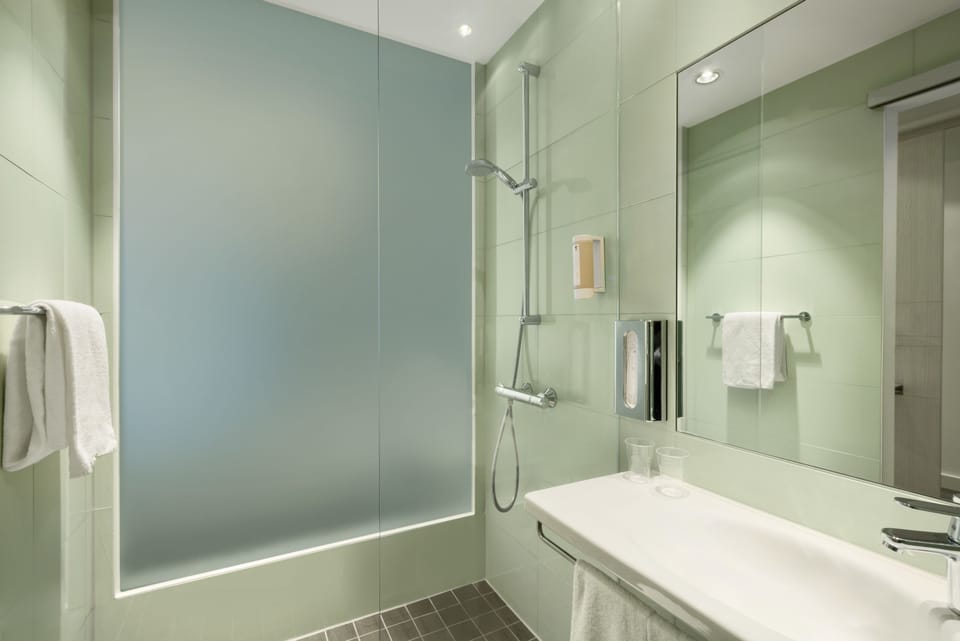 Standard Double Room | Bathroom | Shower, hair dryer, towels