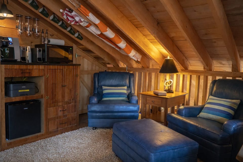 Barn Upper Level Kitchenette/Seating