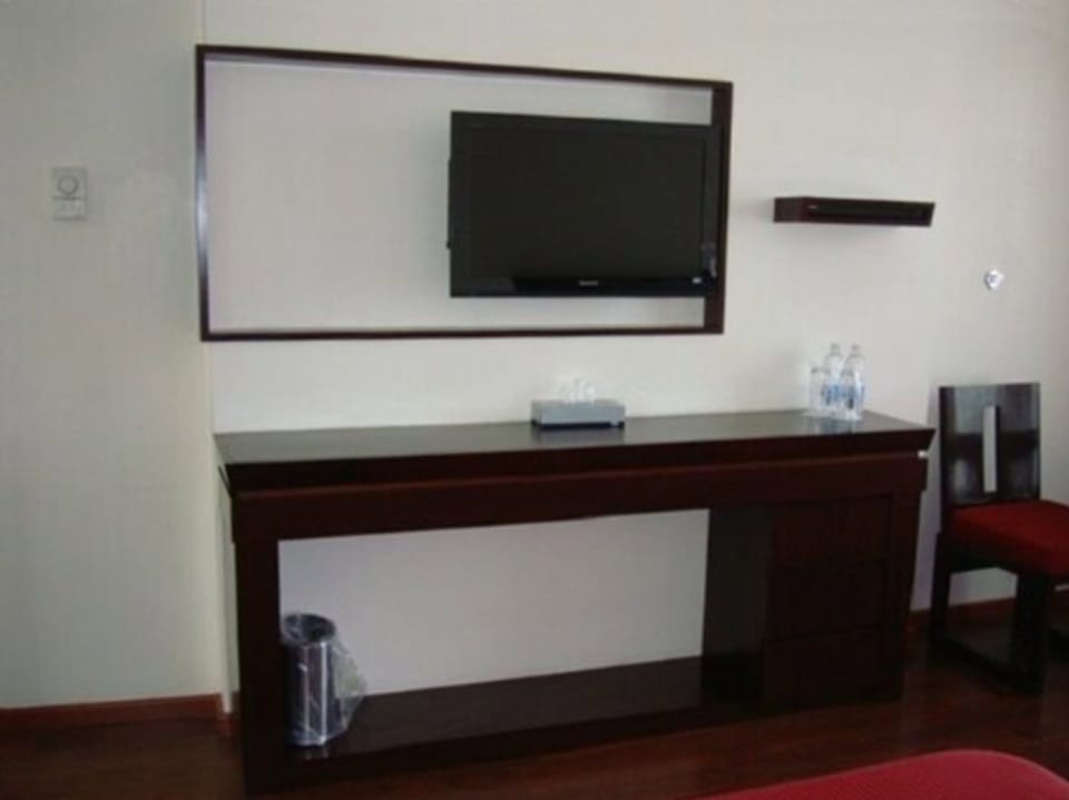 Traditional Room, 2 Double Beds | In-room safe, blackout drapes, iron/ironing board, free WiFi