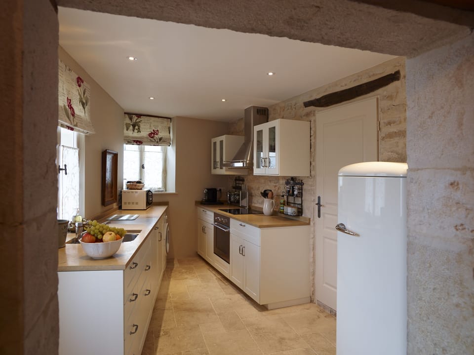 Light & functional, fully equipped modern kitchen