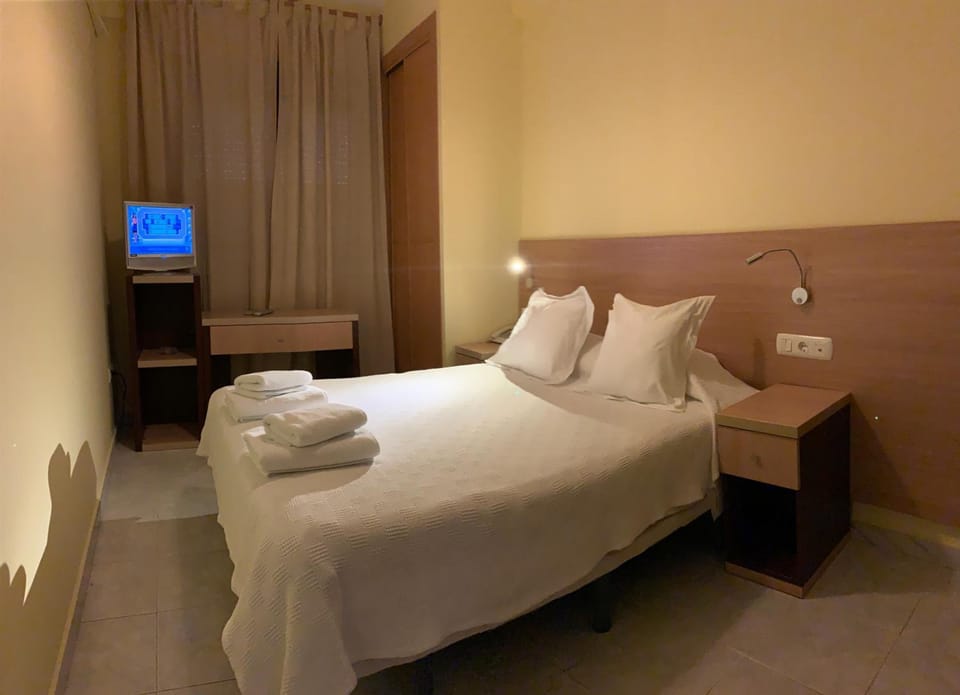 Desk, cribs/infant beds, rollaway beds, free WiFi